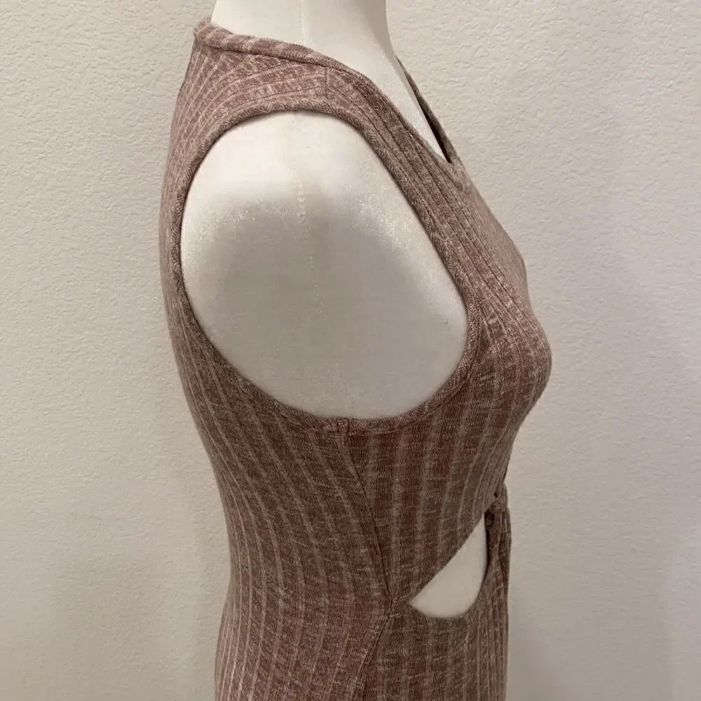 Women’s Dress. - Picture 5 of 8